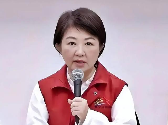 卢秀燕暴露真面目、郑丽文被逼入绝境！若想翻盘，恐怕只剩一条路
 
蓝营爆发内讧，