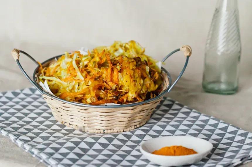 姜黄蔬菜饼

食材：
高丽菜 70公克
豆芽菜 40公克
红萝卜 40公克

炸