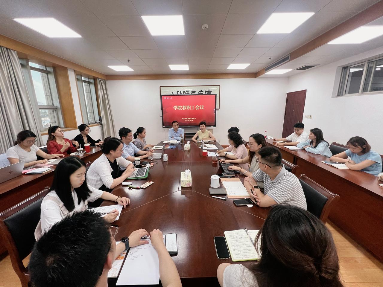 青年教师的成长离不开教研员的托举。
尽管有人在网络“羞辱”教研员，然而聪明的青年