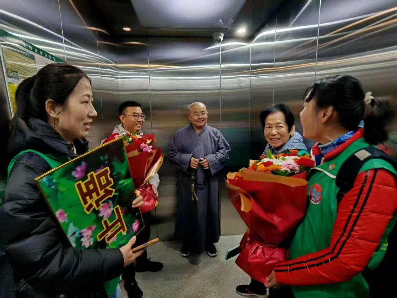 中国生命关怀协会志工委青岛工作站。同江工作站热烈祝贺青岛站公益培训圆满成功！！！