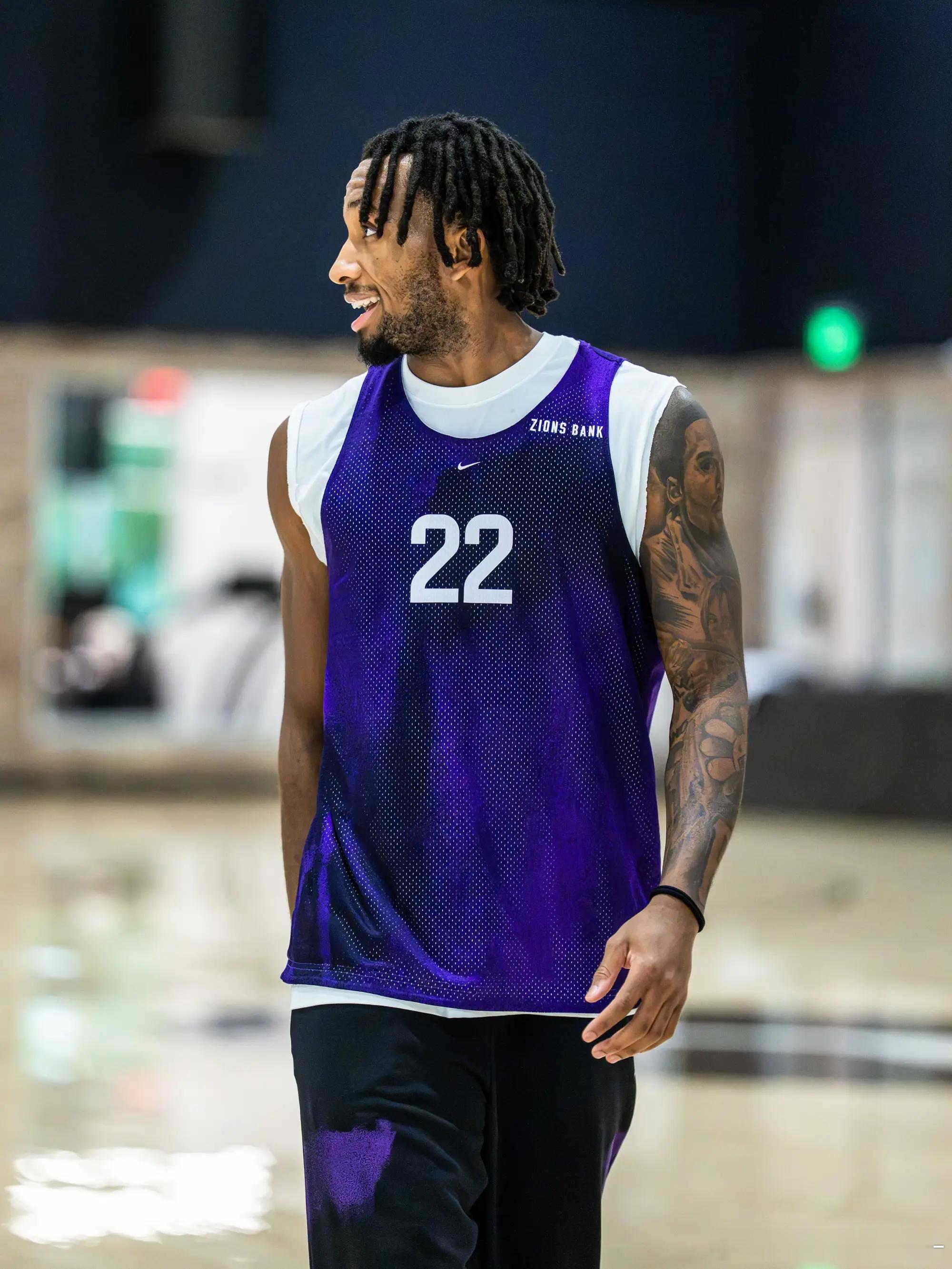 爵士官方更新Ins，晒出一组球员们的训练照与球迷分享。nba “离新赛季又近了一