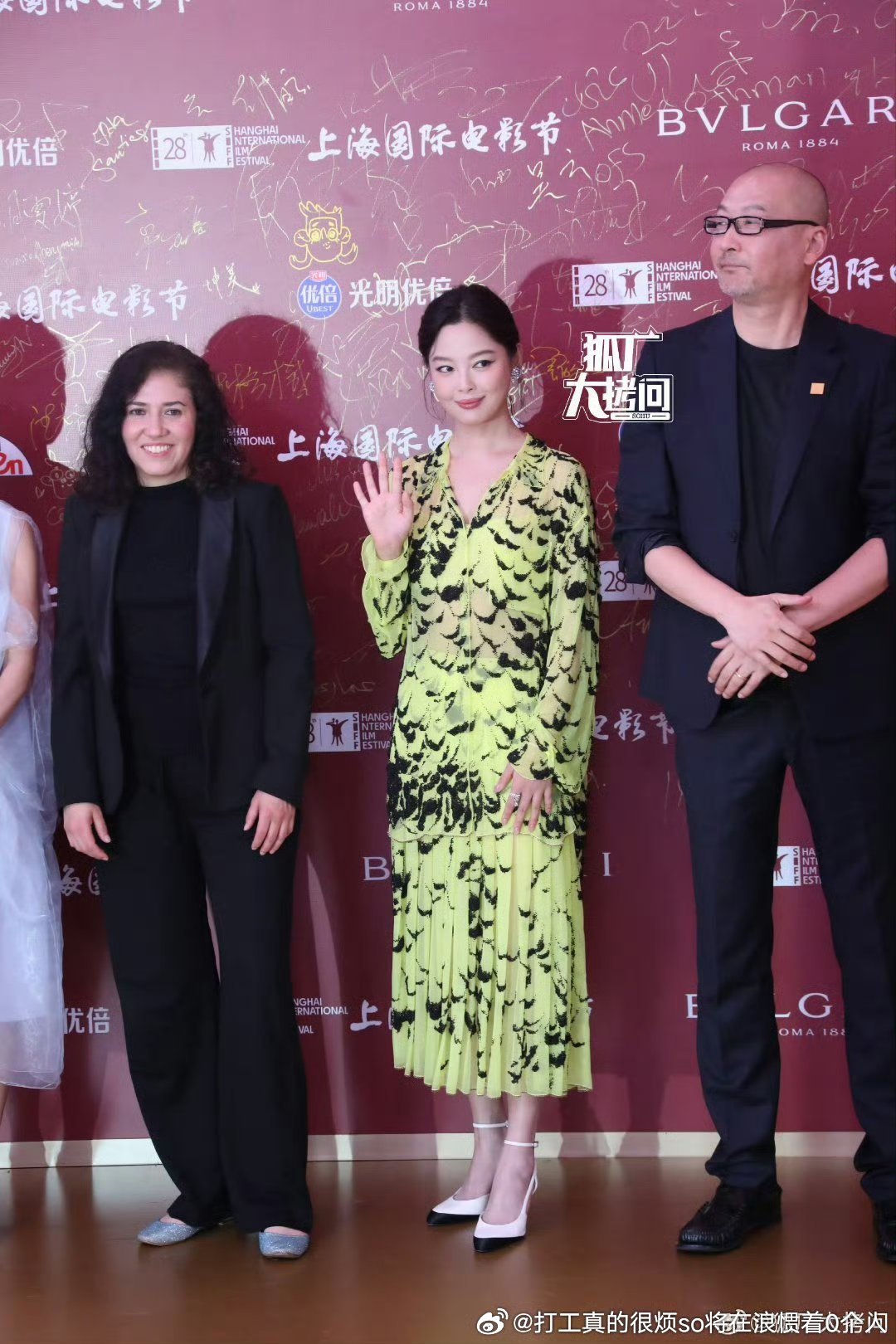 影厚衣服凑凑的脸也紧绷绷的but湖笔无人朝 