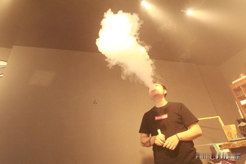 不抽烟不喝酒就是好男人吗？抽烟喝酒说明有想法！一般抽烟男人压力大不能一概而论吧！