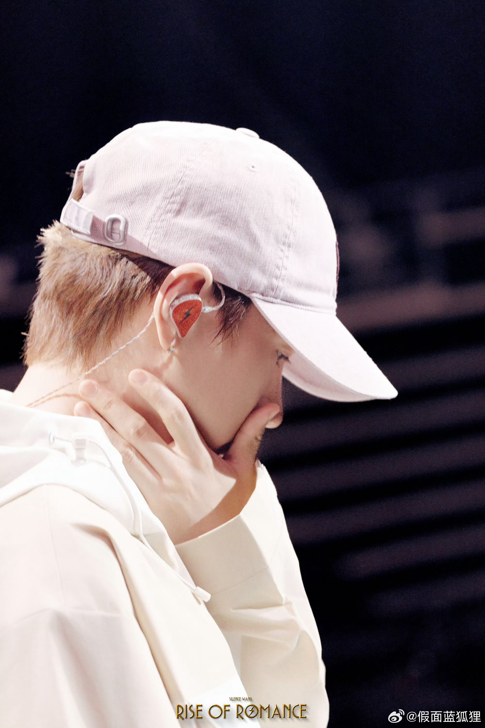 汪苏泷唱着唱着就开始比赞汪苏泷舞台魅力太绝啦！唱着唱着就自然比赞，这随性又可爱的