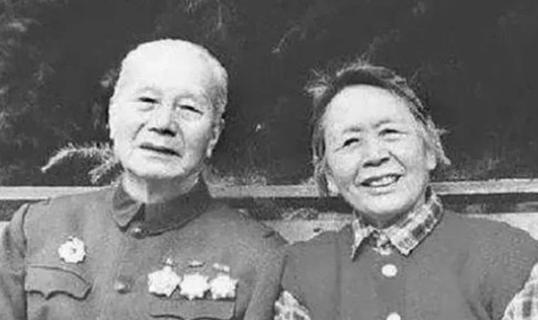 1955年授衔，作为总后勤部副部长兼卫生部长的贺诚却没有被授衔，也没有被授勋，这