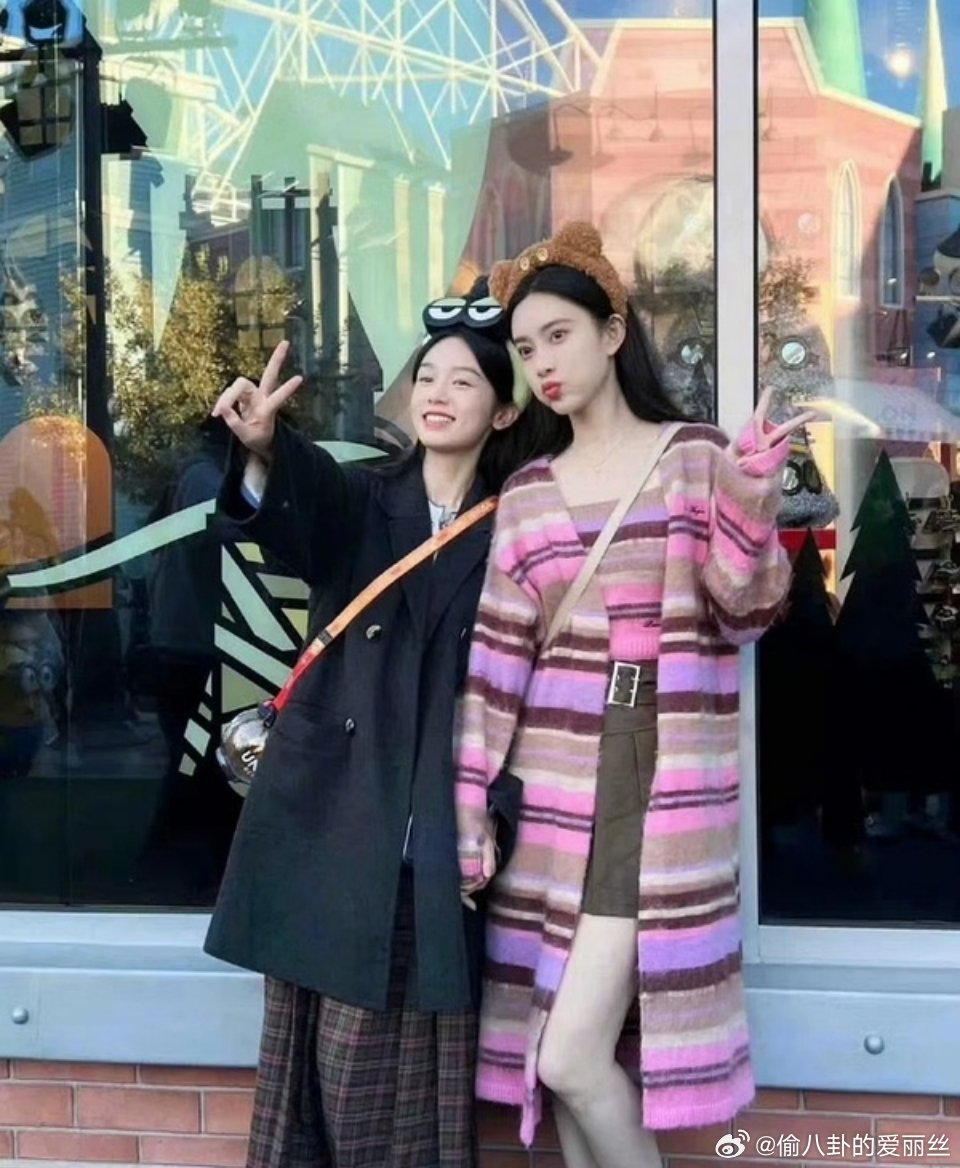 周也的笑容很灿烂，孟子义很有光芒，都很好呀 