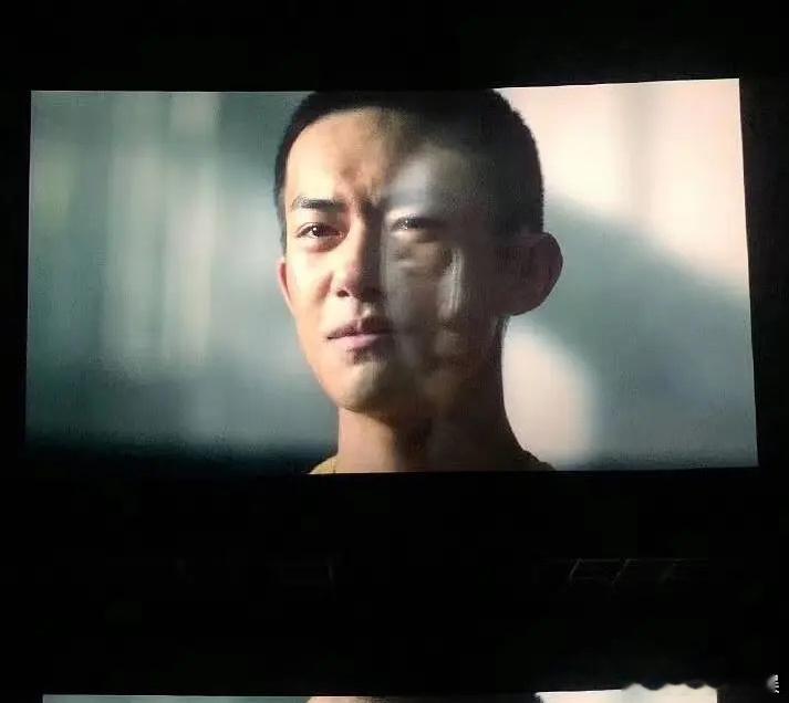 都说电影拍人是最真实的，这易烊千玺多少有点普通了 ​​​