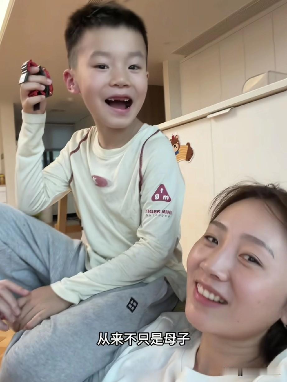 我要是秋天妈妈就去找前夫复合，
不是因为离不开他，
也不是因为看他最近红了，
而