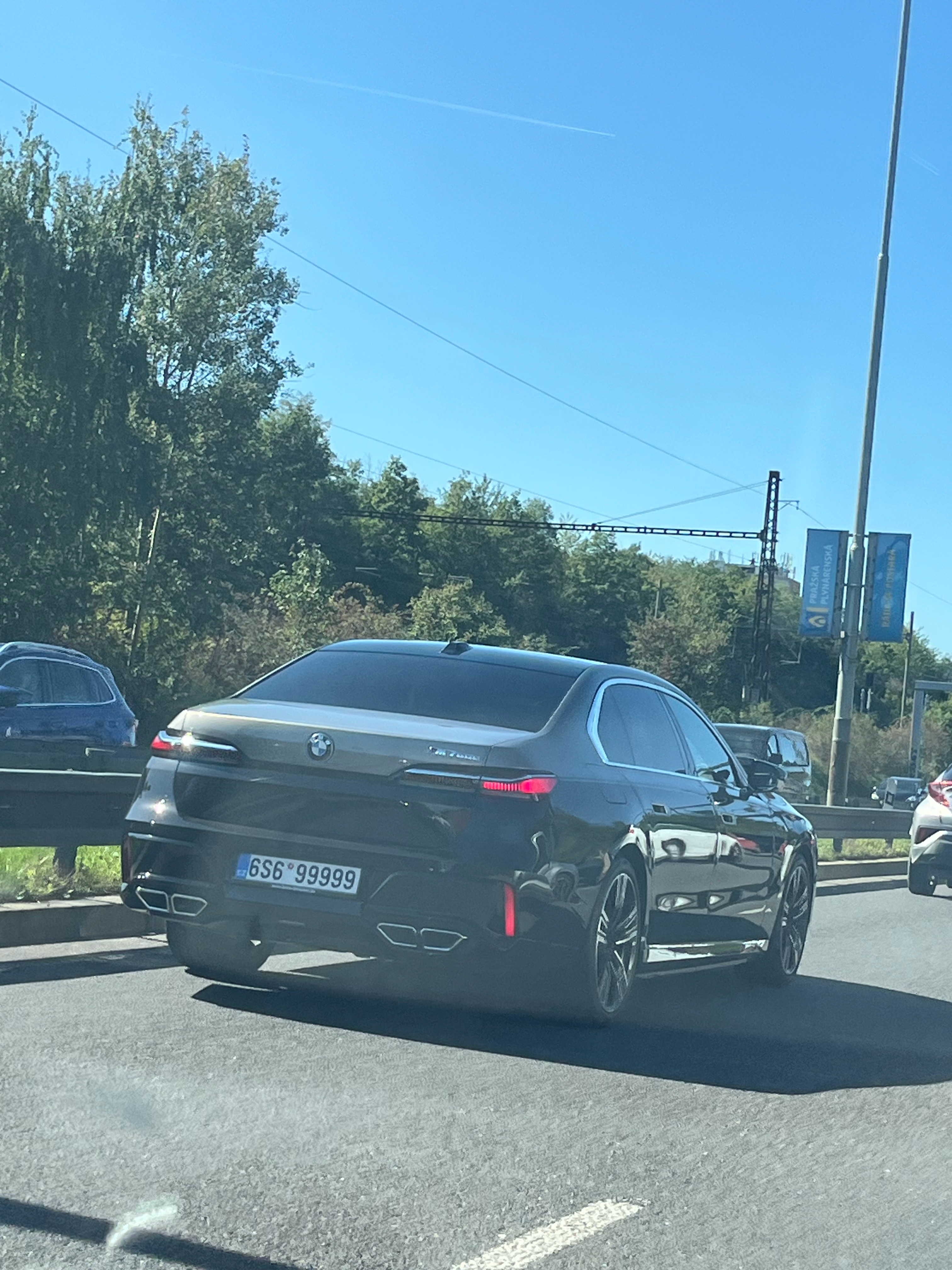 一个中国大佬开的M760eyz77聊车 ​​​