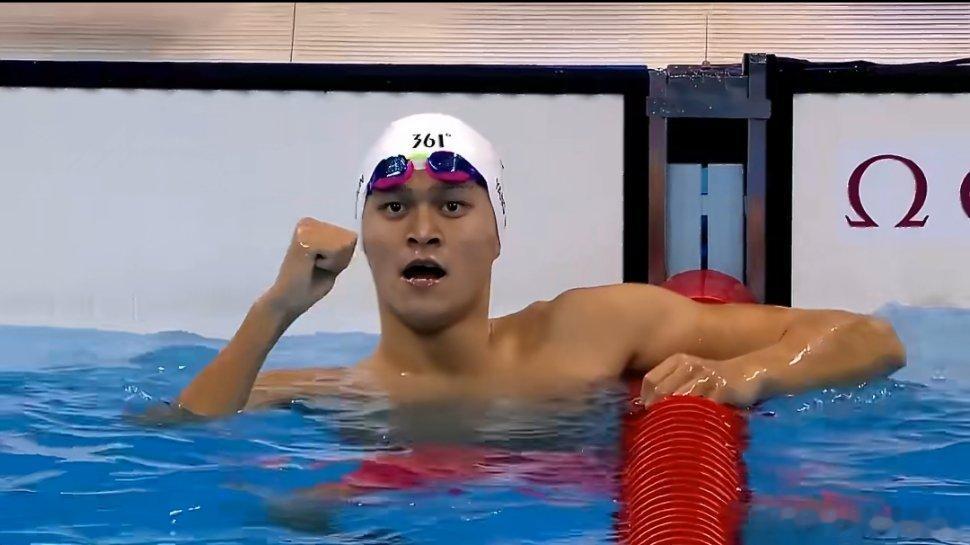 孙杨200自预赛三人同分加枪孙杨三人同分要重赛本来就够煎熬，年轻小将恢复都费劲，