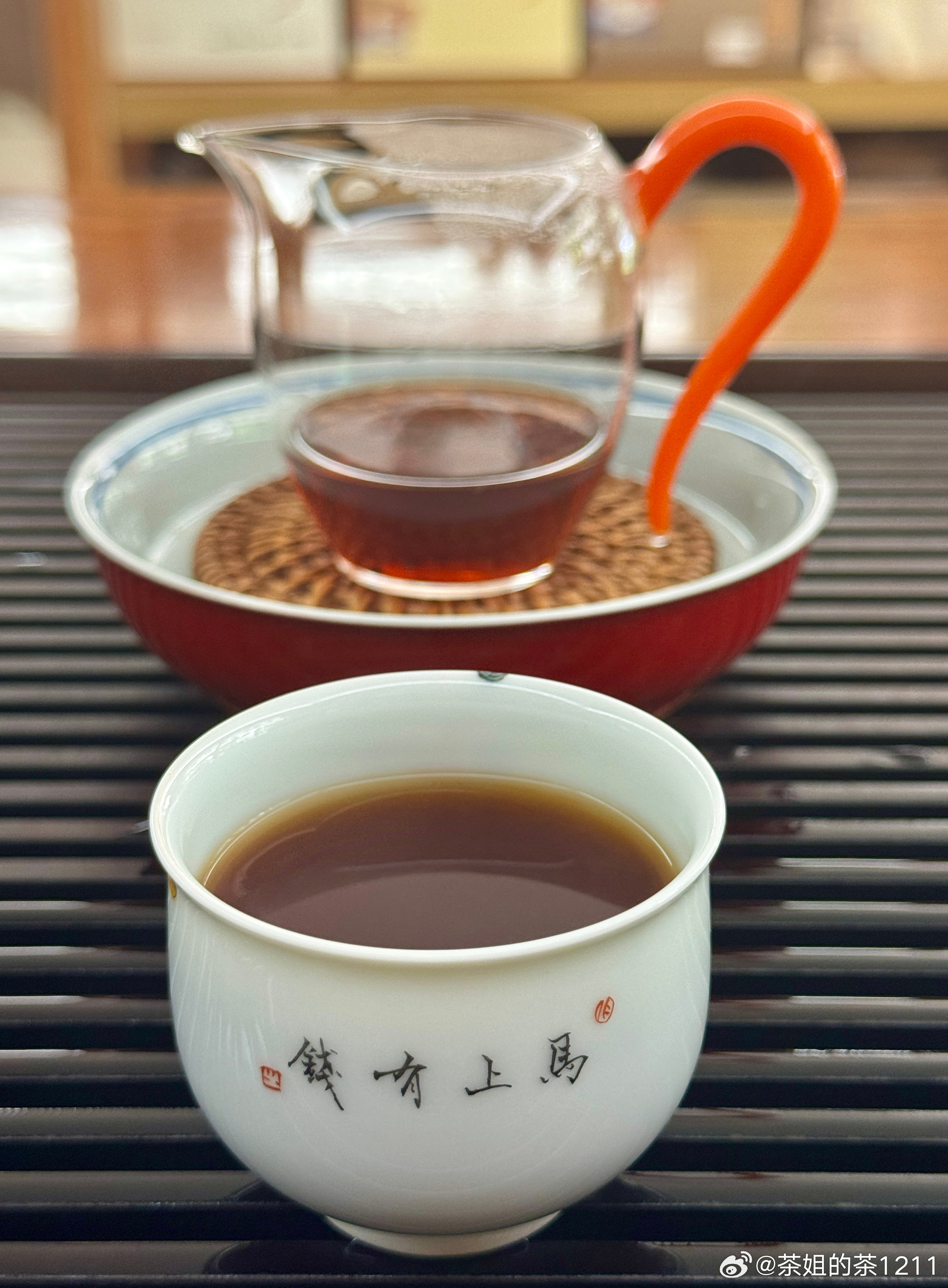 “越陈越香”是六堡茶的核心价值：新茶（1-3年） ：带有一定“新味”，农家茶有青