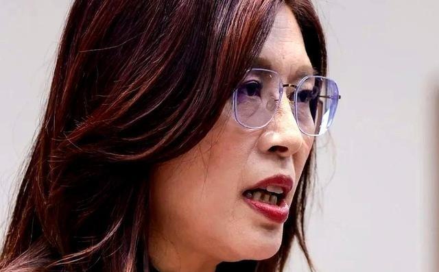 一份关于郑丽文的最新民调，一个数字，触目惊心：56%。这不是支持率，是“不信任率
