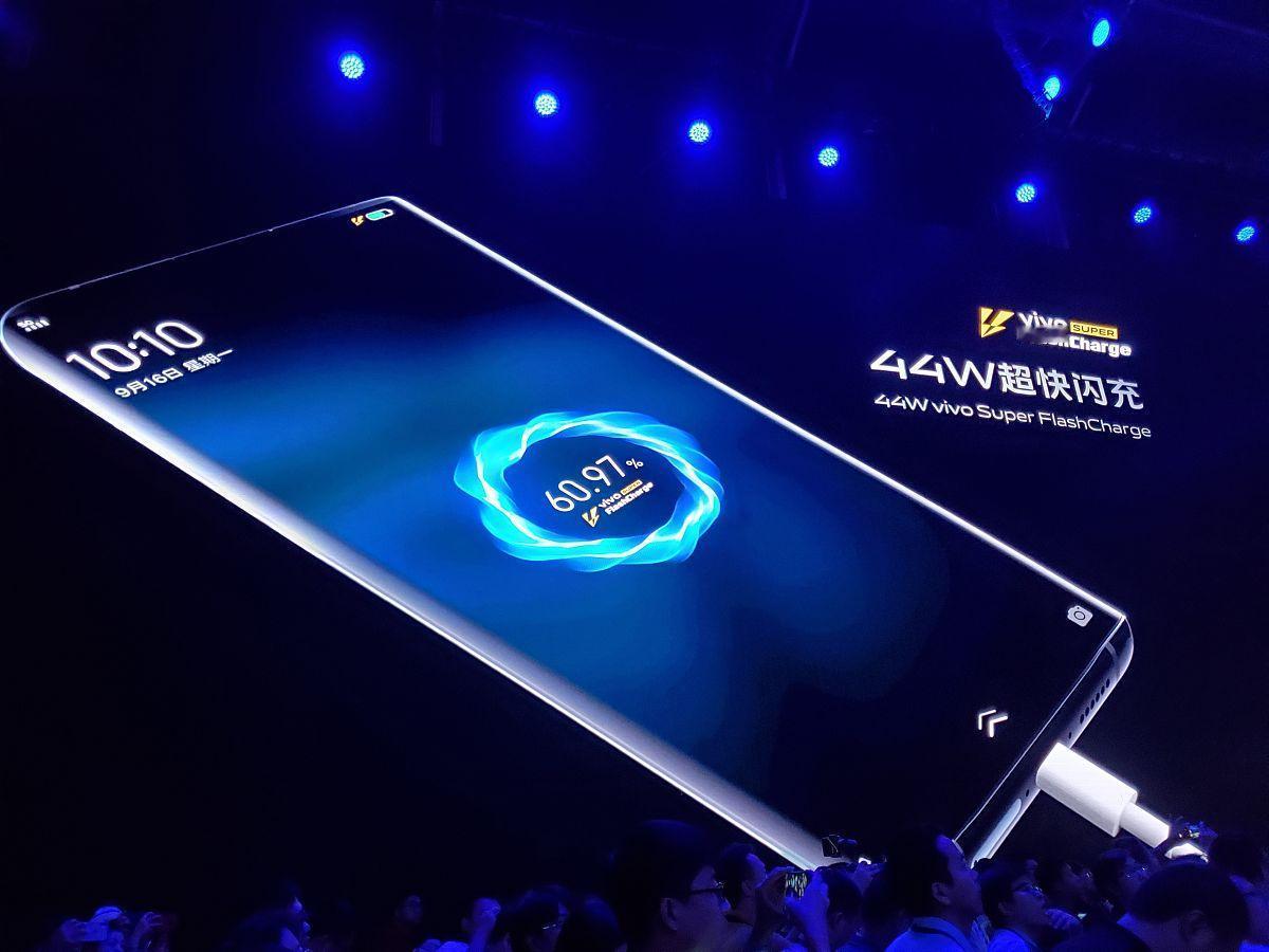 9000mAh+120W快充！REDMI Turbo5Max改写续航规则
 
大