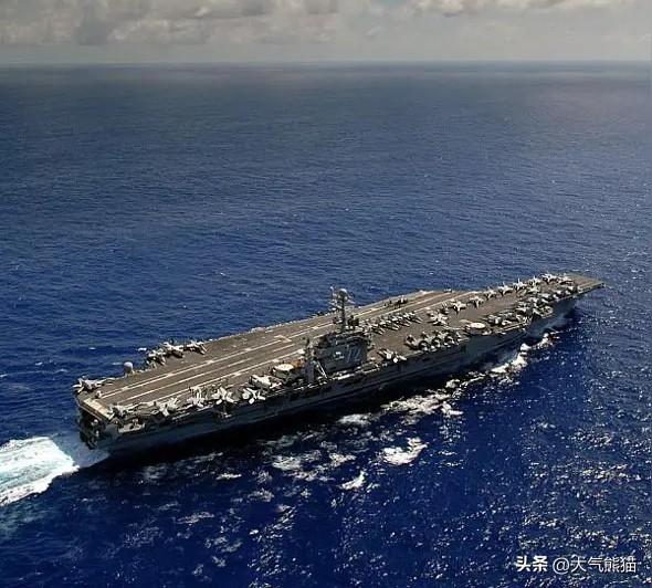 信息量很大，伊朗方面称，使用无人机击中了美国的林肯号航母，林肯号已经从阿曼海域逃