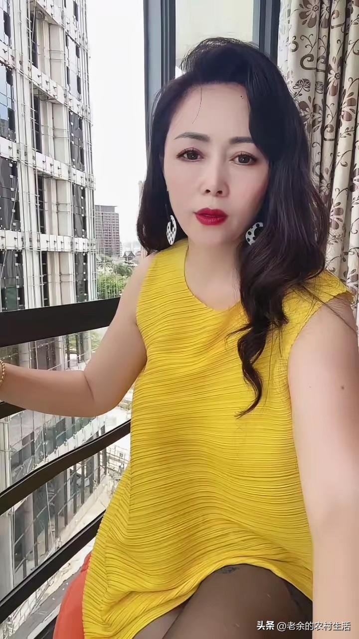 中年女人假如你还要二婚
你只能选一头
什么意思呢？

有的女人想再婚
但是
儿女