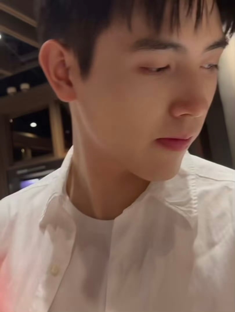 四年的网恋对象奔现了 大家帮我看看怎么样