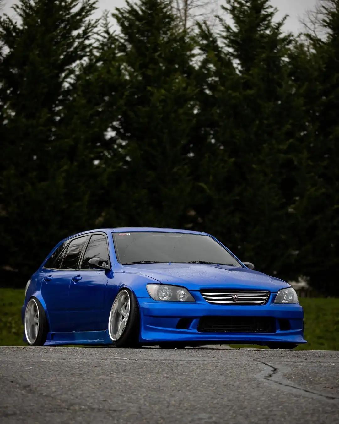 稀有“咬地鲨”旅行版：丰田Altezza Gita
在初代“咬地鲨”Altezz