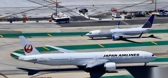 太解气！一边往死里骂中国，一边天天蹭中国领空省成本，日本航空这次真撞上钢板了。这