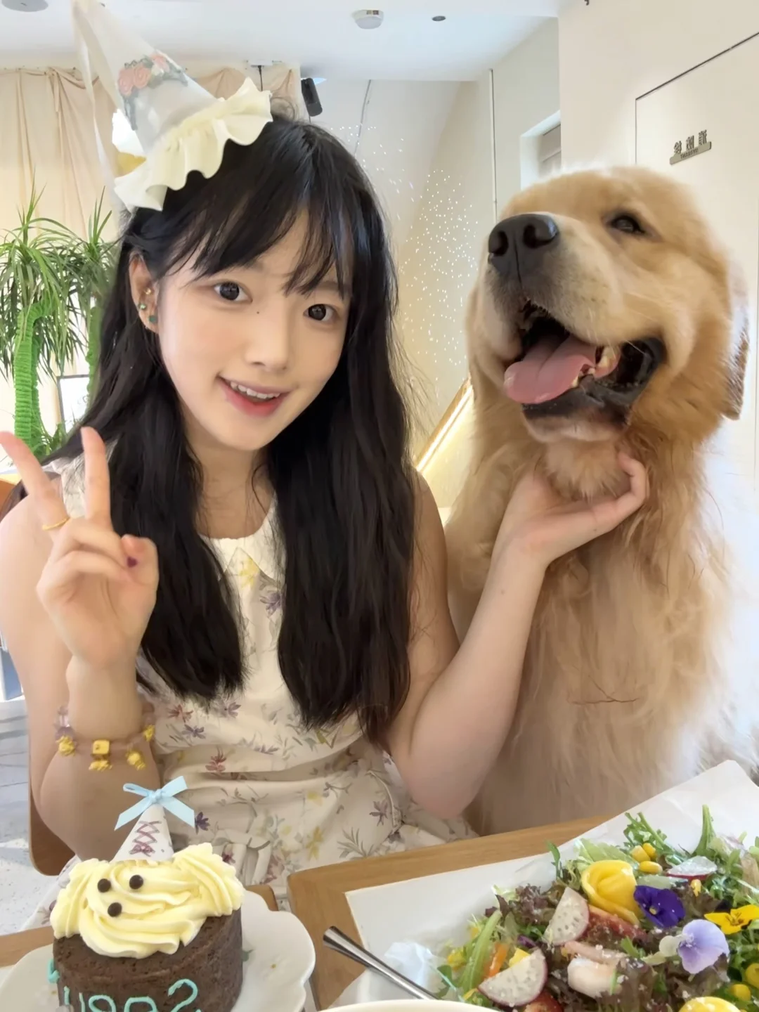 跟狗狗一起过生日 好开心