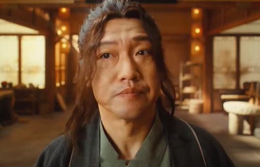 贾冰好油 贾冰的"油舞"太魔性了！一群人围着他蹦跶的画面充满喜感，配上"古法榨，