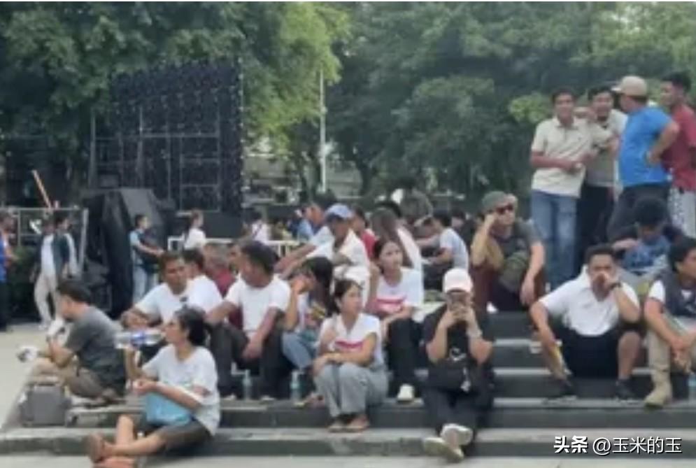 由于菲律宾基督教会成员准备在博尼法西奥广场继续进行抗议活动，马尼拉市所有公立及私