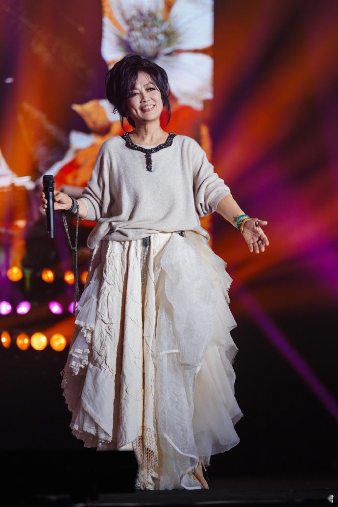 齐豫叙事感好强的声音为什么齐豫的音乐没有斑驳感 齐豫声线澄澈如初，叙事感极强，年