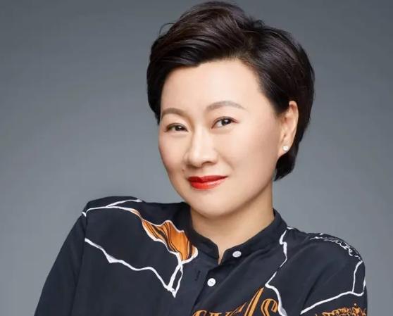 和闫学晶是本家，私下却毫无来往，赵海燕丈夫才是真“人间清醒”
娱乐