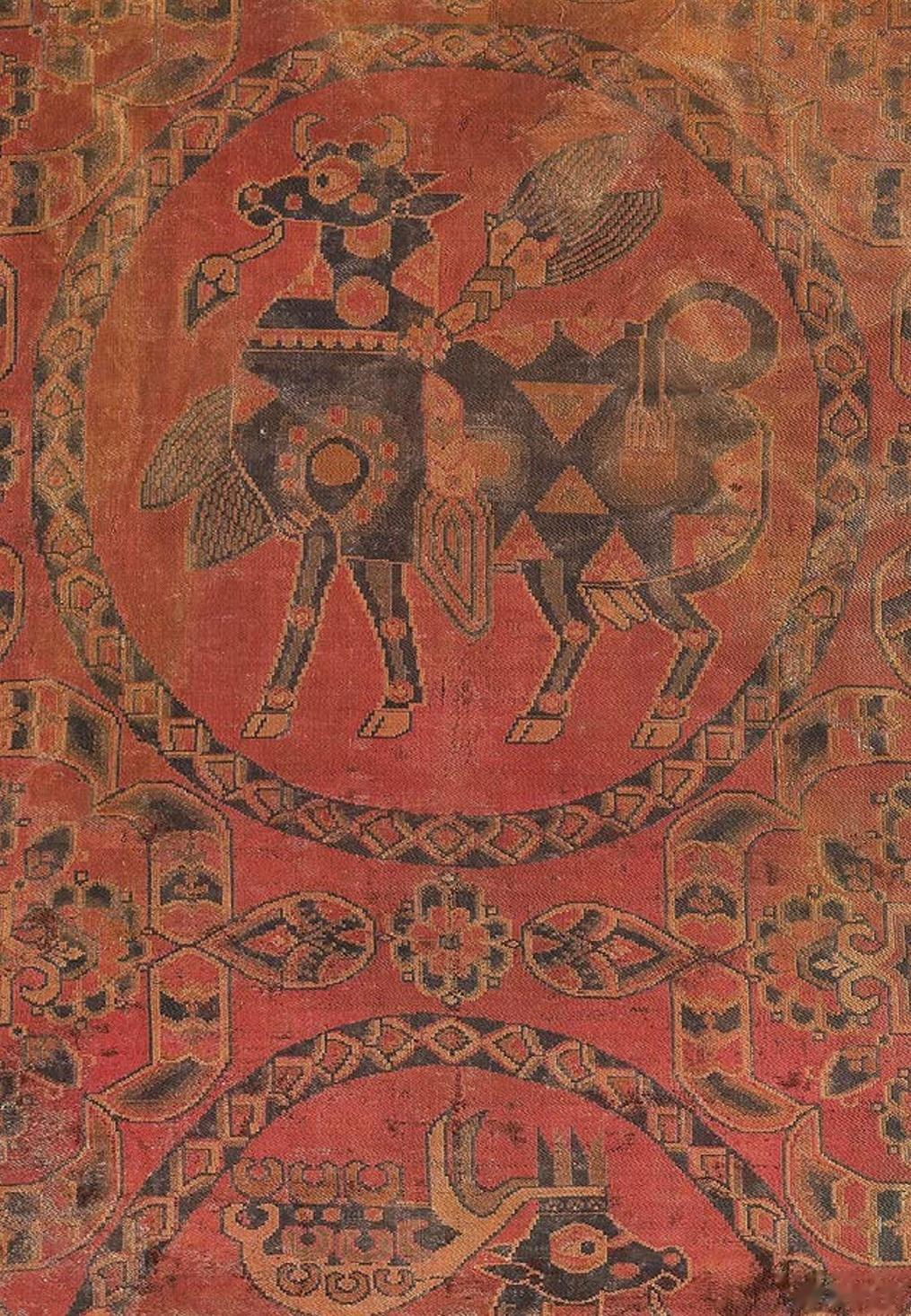 古董商戴克成上个月在巴黎和香港两地的画廊中展出了他毕生所藏的丝路织物。戴过往所经