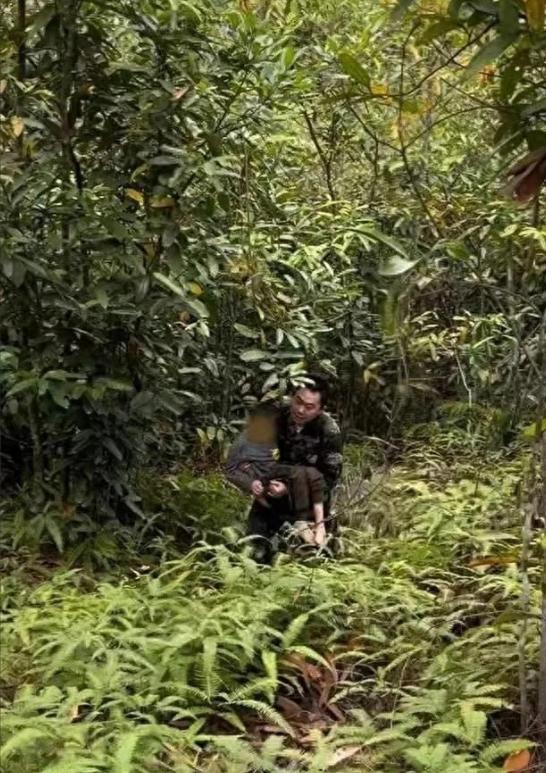福建8岁男孩失踪5天，搜救范围终于缩小了。


这几天一直在下雨，山里温度低，路
