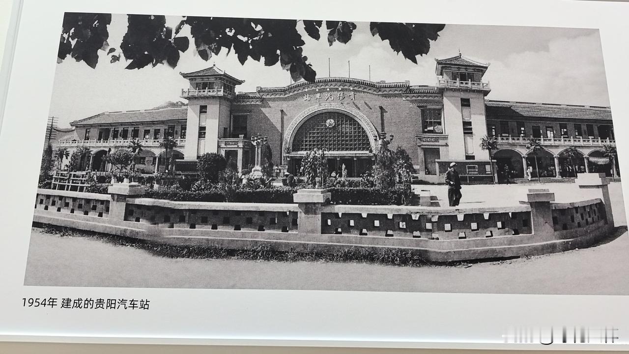 再等五年，我们这个单元还有几家人在

我住的是一楼，单位集资建房修的，单元共六楼