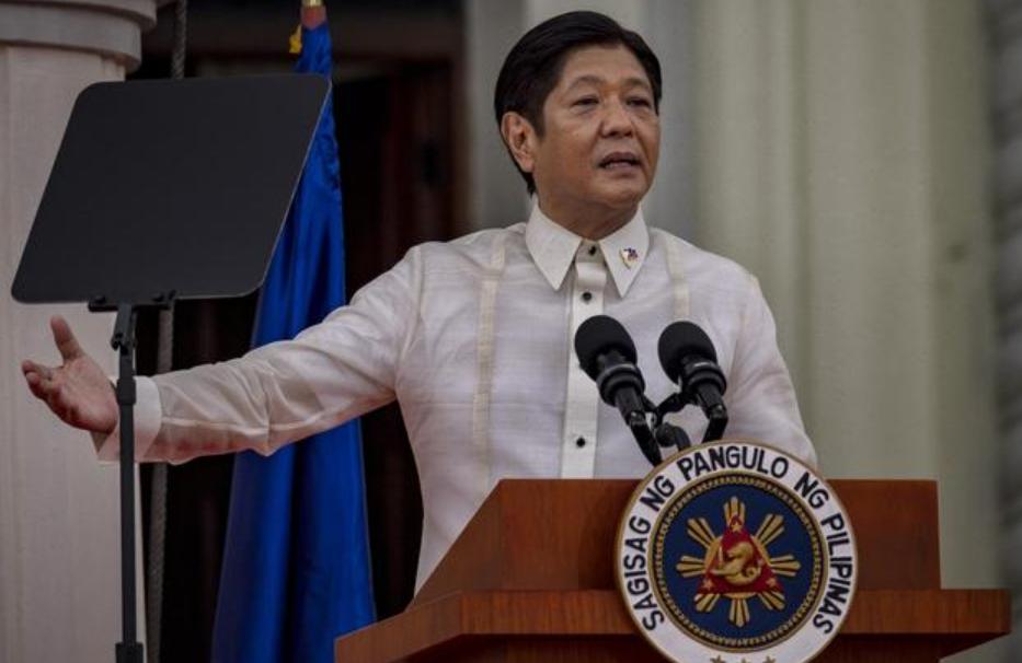 菲飞机闯黄岩岛当天，菲部长一语惊人：中国刚刚向我做了一项保证。菲律宾飞机强闯黄岩