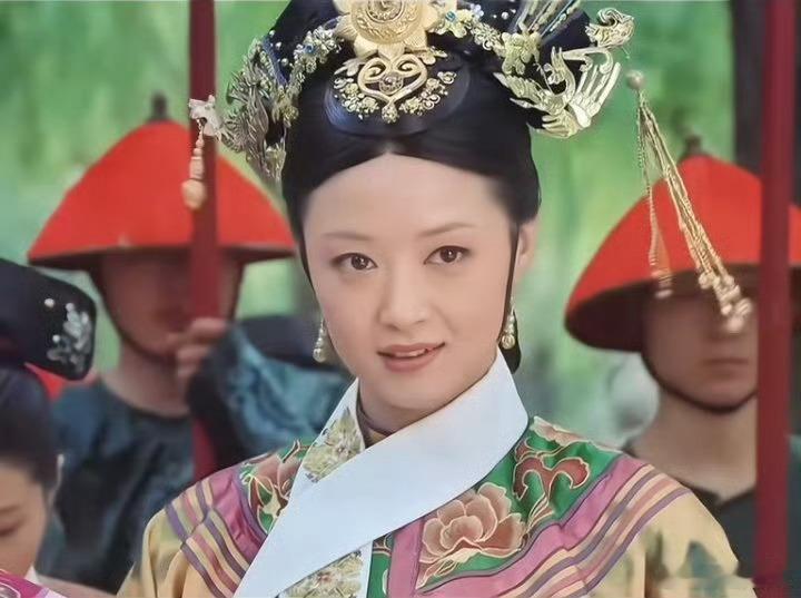 蒋欣像冷宫疯掉的妃子好喜欢蒋欣的性格她 看她和经纪人斗智斗勇太有意思了，什么时候