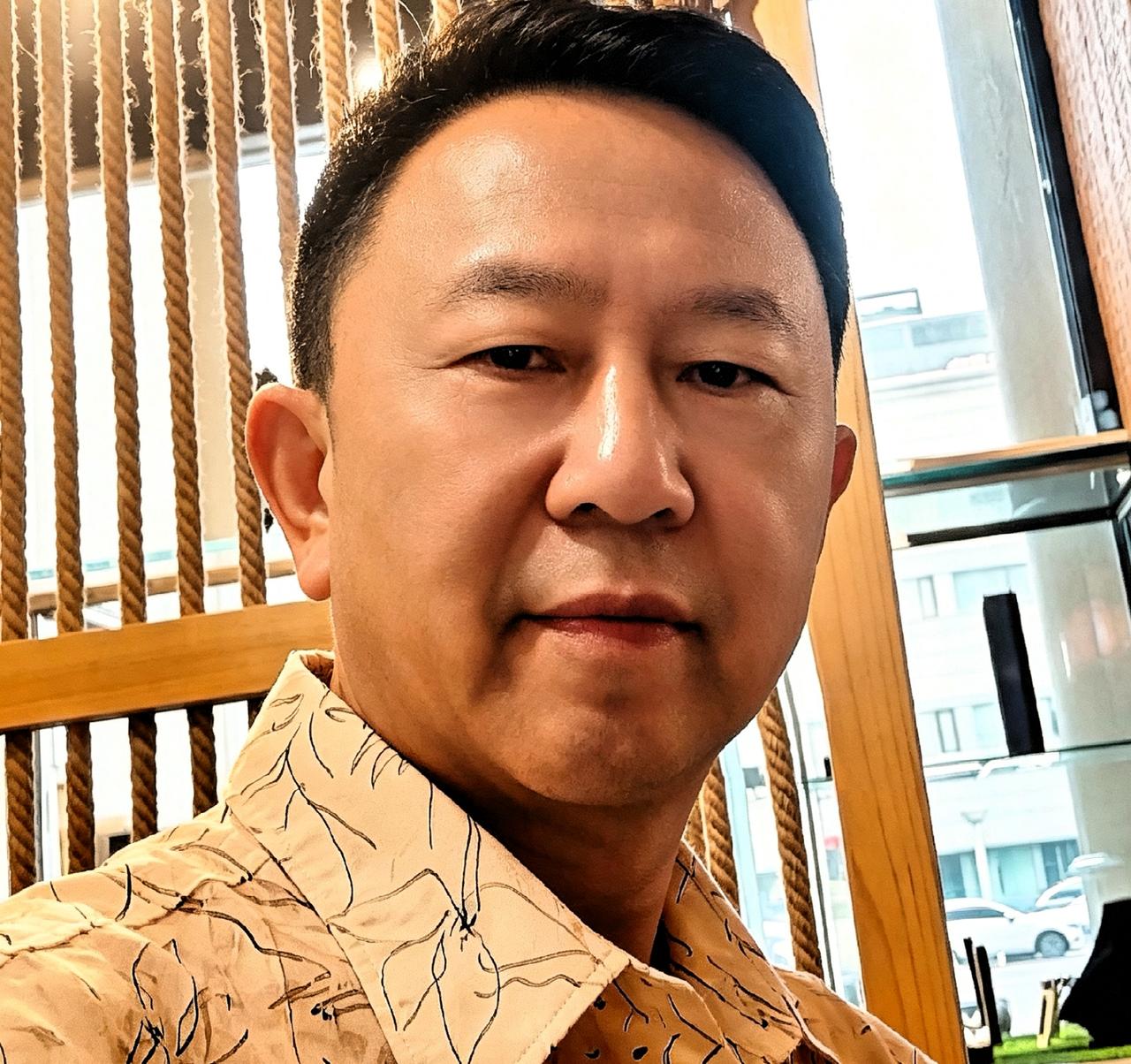 内刊记载，丛守武的书法远渡重洋，斩获联合国赛事荣誉金奖。荣耀加身之后，他又奔赴川