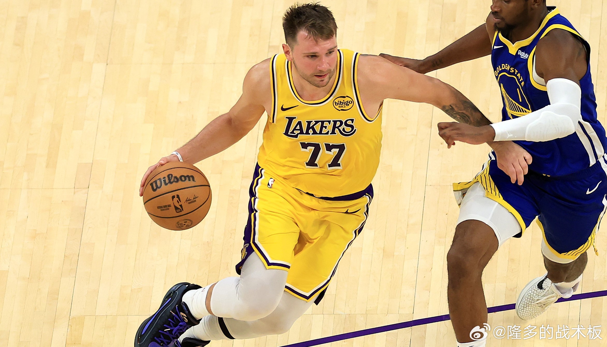 NBA历史上首次有4名球员在同赛季揭幕战中砍下40+✅东契奇——43分12板9助