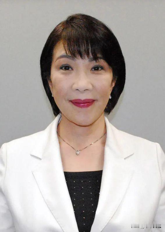 祝日本首位女首相高市早苗早日枯萎…