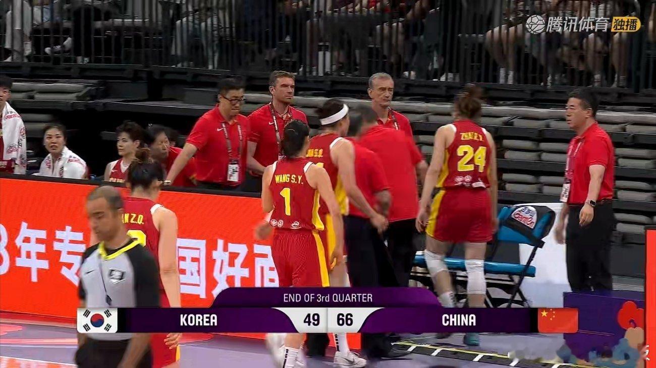 内线制霸！中国女篮单节轰下30分，66-49领先韩国女篮🔥韩旭12分8篮板，张