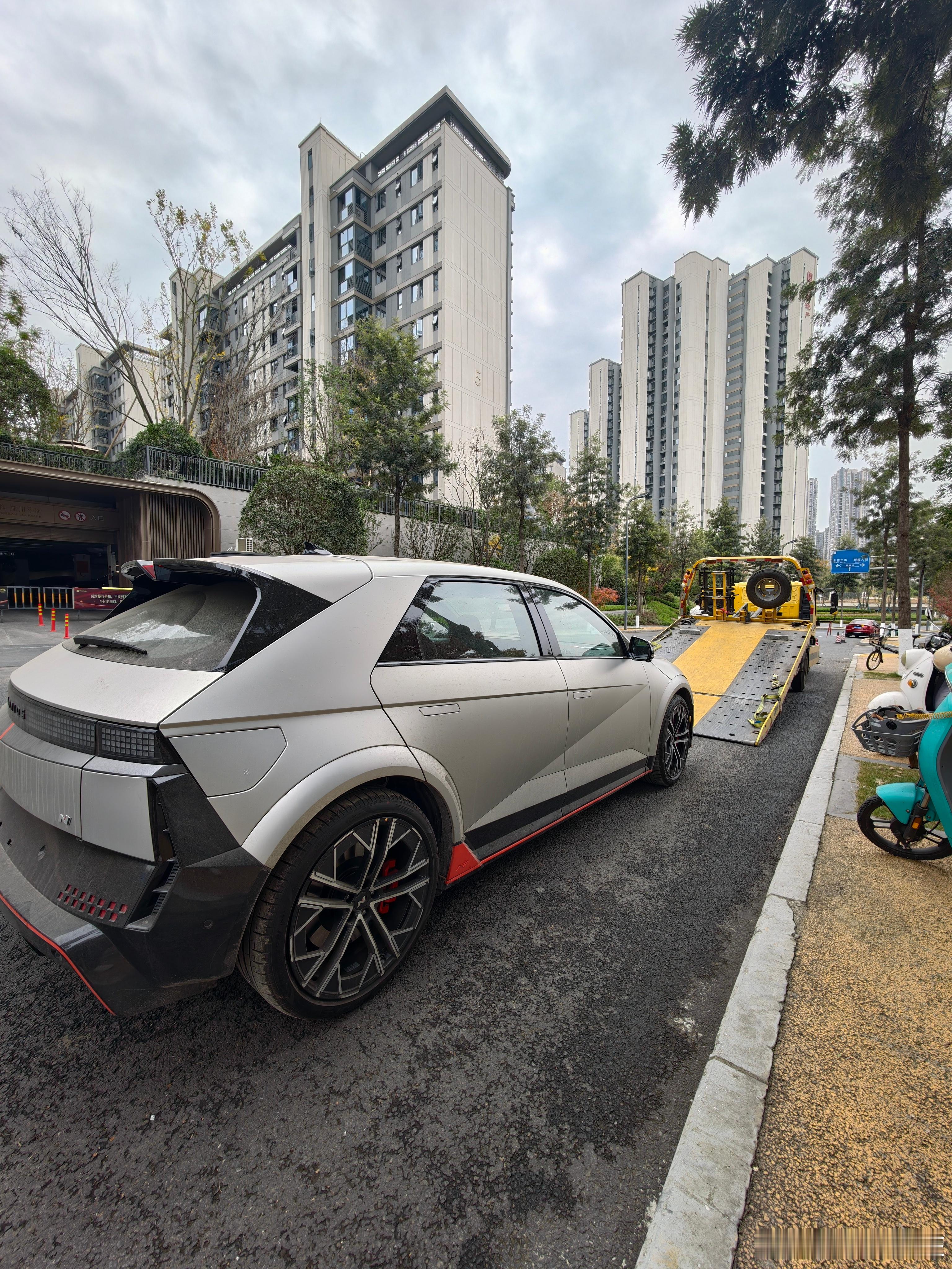 5N已回家，那些说要来试驾的人呢？没人的话，半个小时后再问一次我和汽车的日常ne