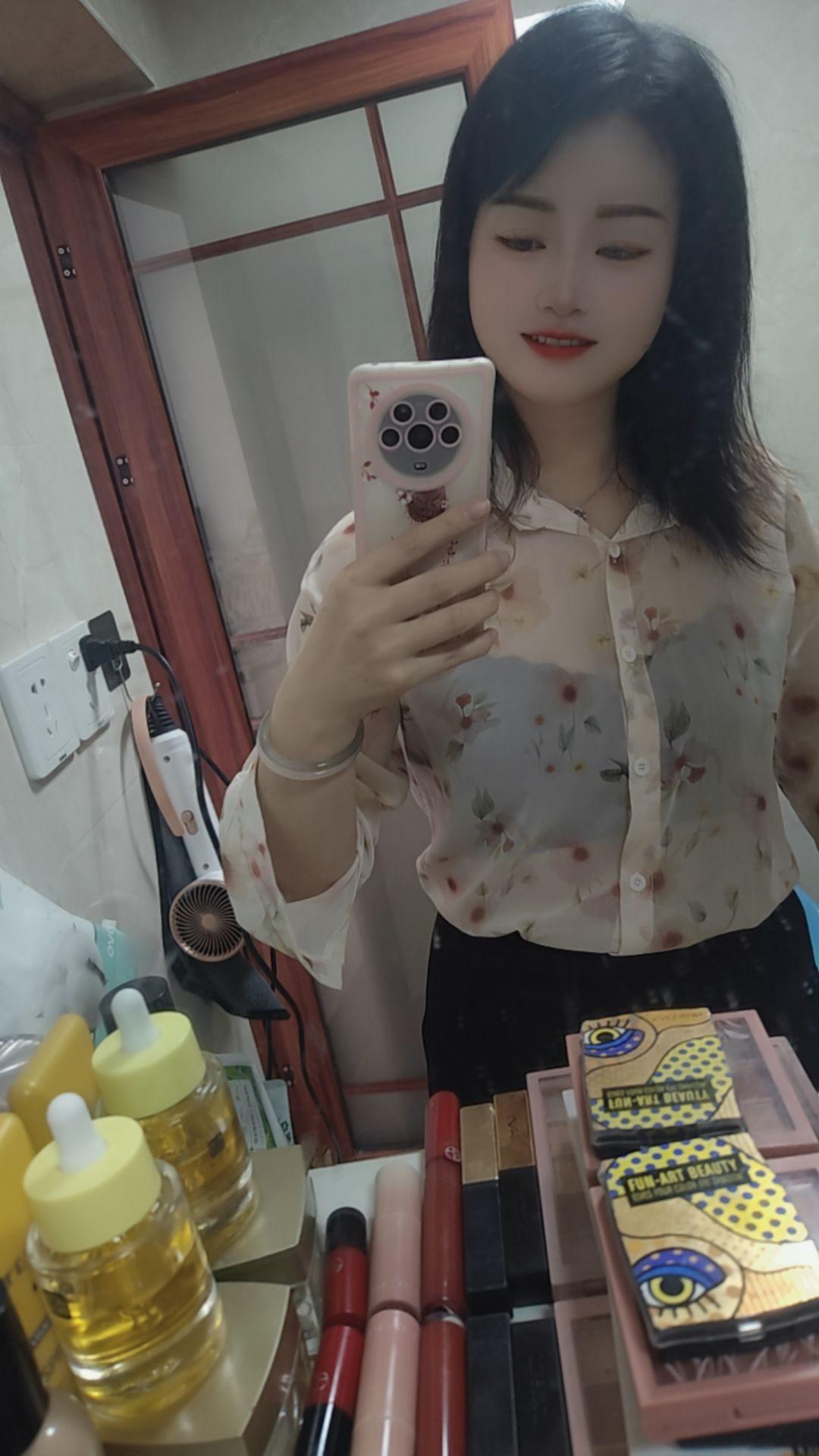 挣钱苦吗？我告诉你不挣钱才苦，花别人的钱更苦，哭着求别人的时候更苦。