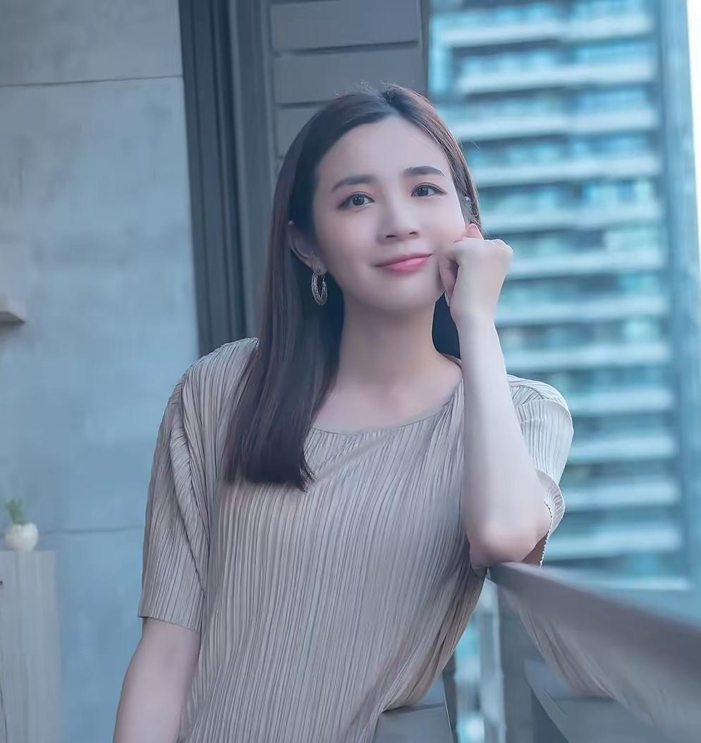 曾经的“韩粉”——美女主播王乃伃，力挺沈伯洋、华丽变身“洋流”一员！2026年1