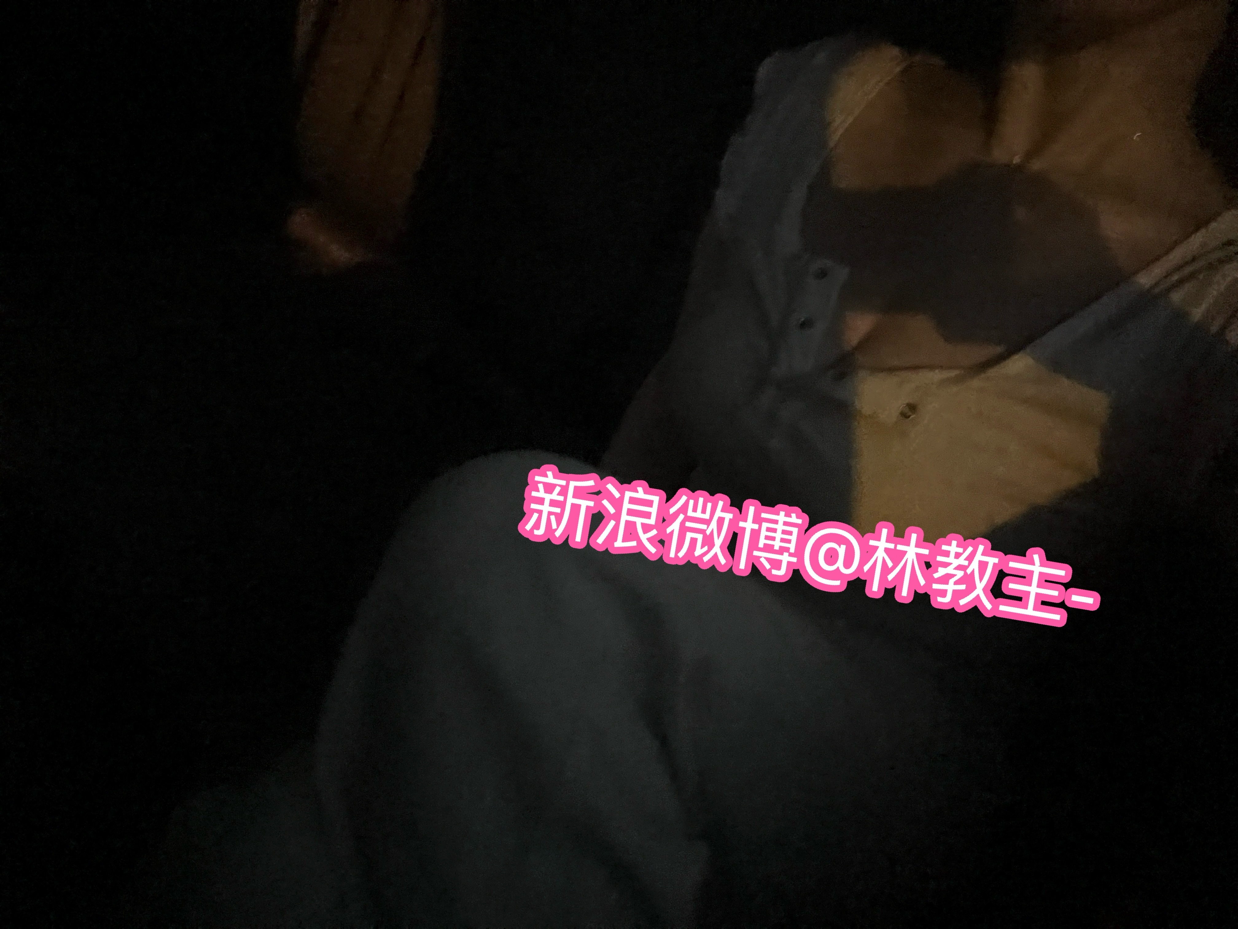好消息：上车了 坏消息：没带伞