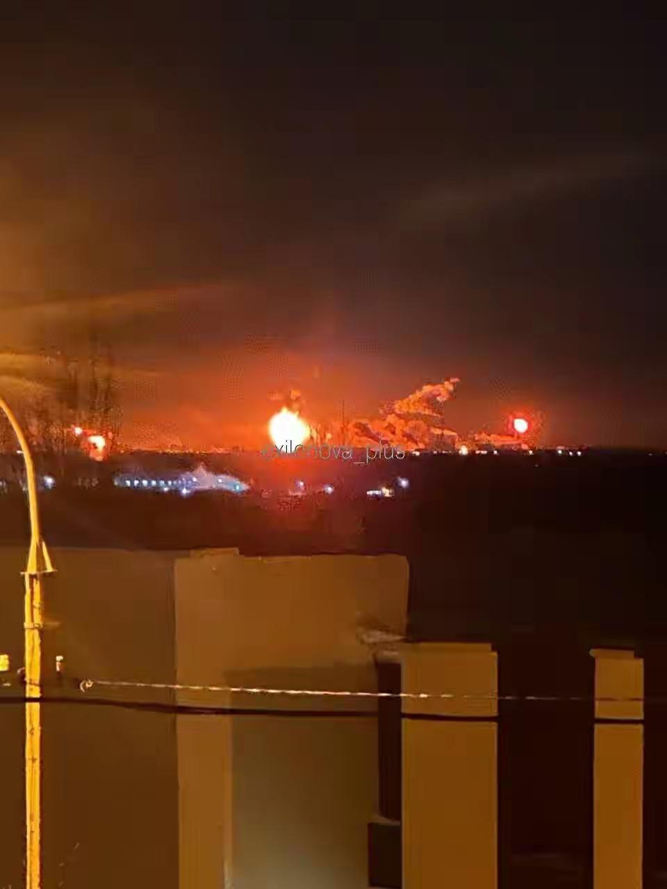 路透社报导，伏尔加格勒（Volgograd）炼油厂在乌克兰无人机袭击后停止运作。