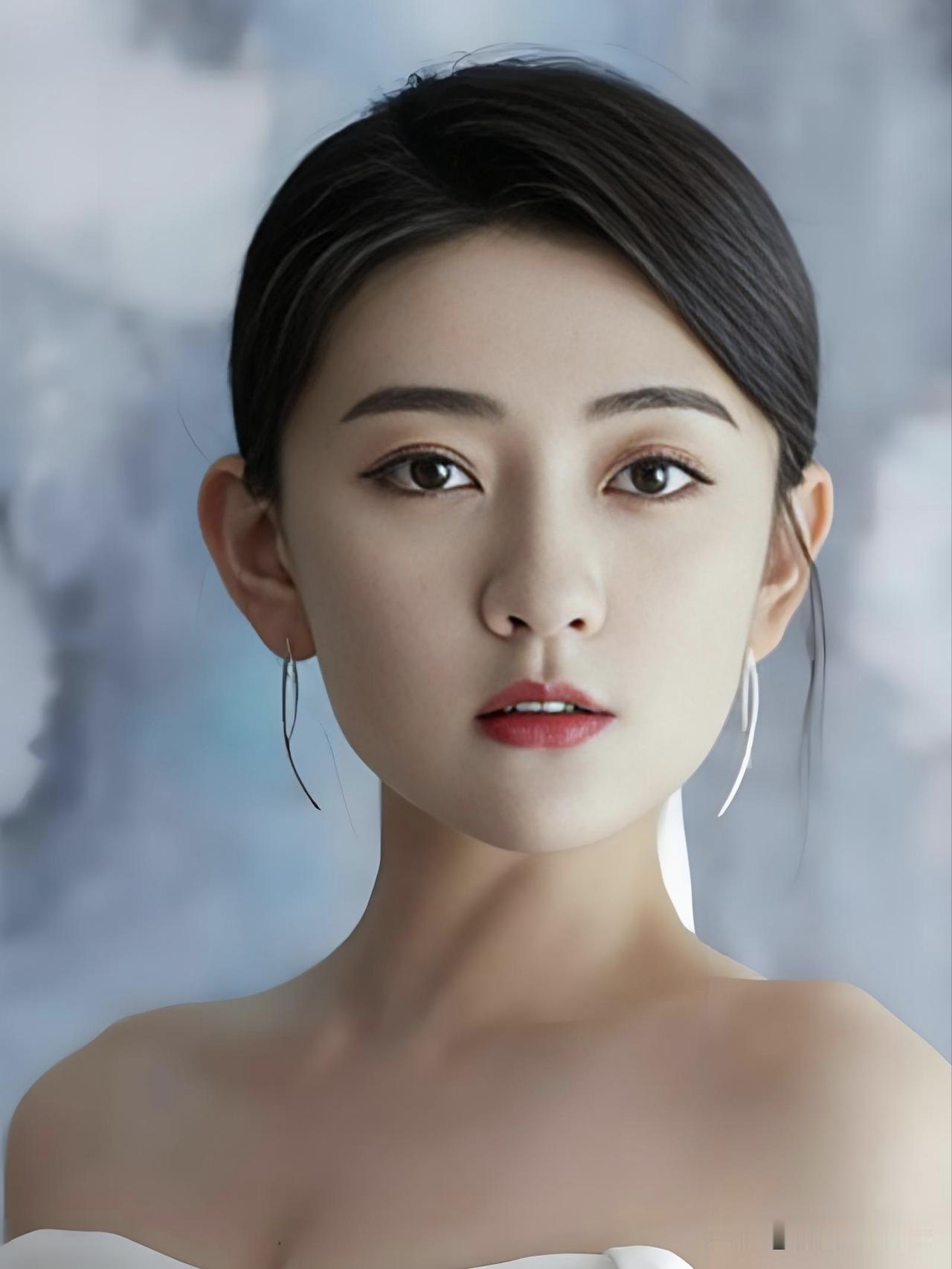 梁洁，温婉如玉，笑靥如花。不被标签定义，在岁月中沉淀从容。她以真诚演绎万千角色，