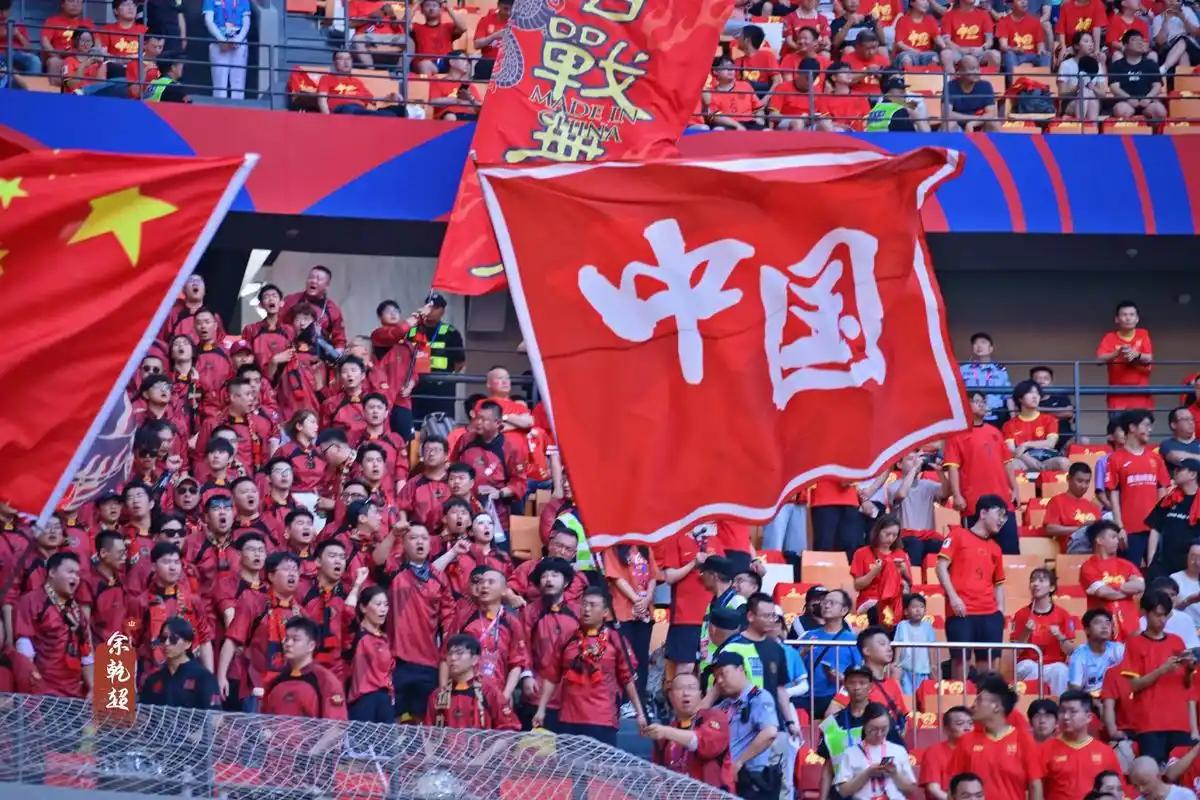 中国男足能进下届世界杯吗?14亿中国人翘首以盼多少年的事，世界级教练一个又一个，