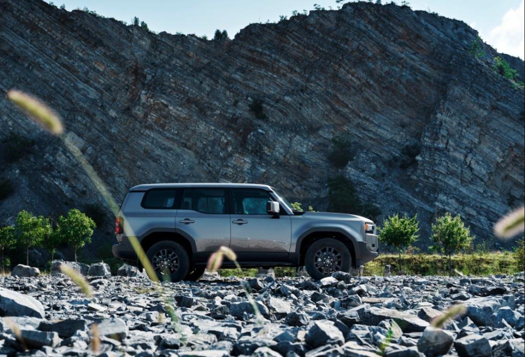 2月26日晚上，一汽丰田全新普拉多旗舰VX版直播上市。值得一提的是，据悉高圆圆即