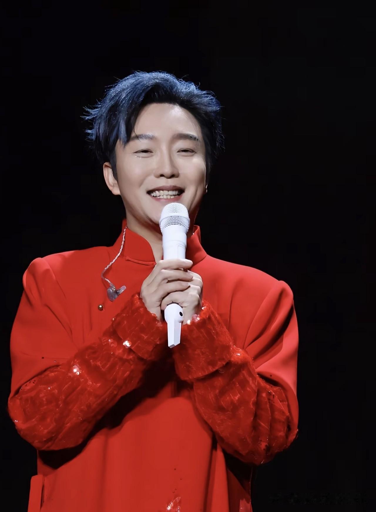 李玉刚唱《万疆》这首歌的来龙去脉，

我专门去查了一下，

不查不知道，一查发现
