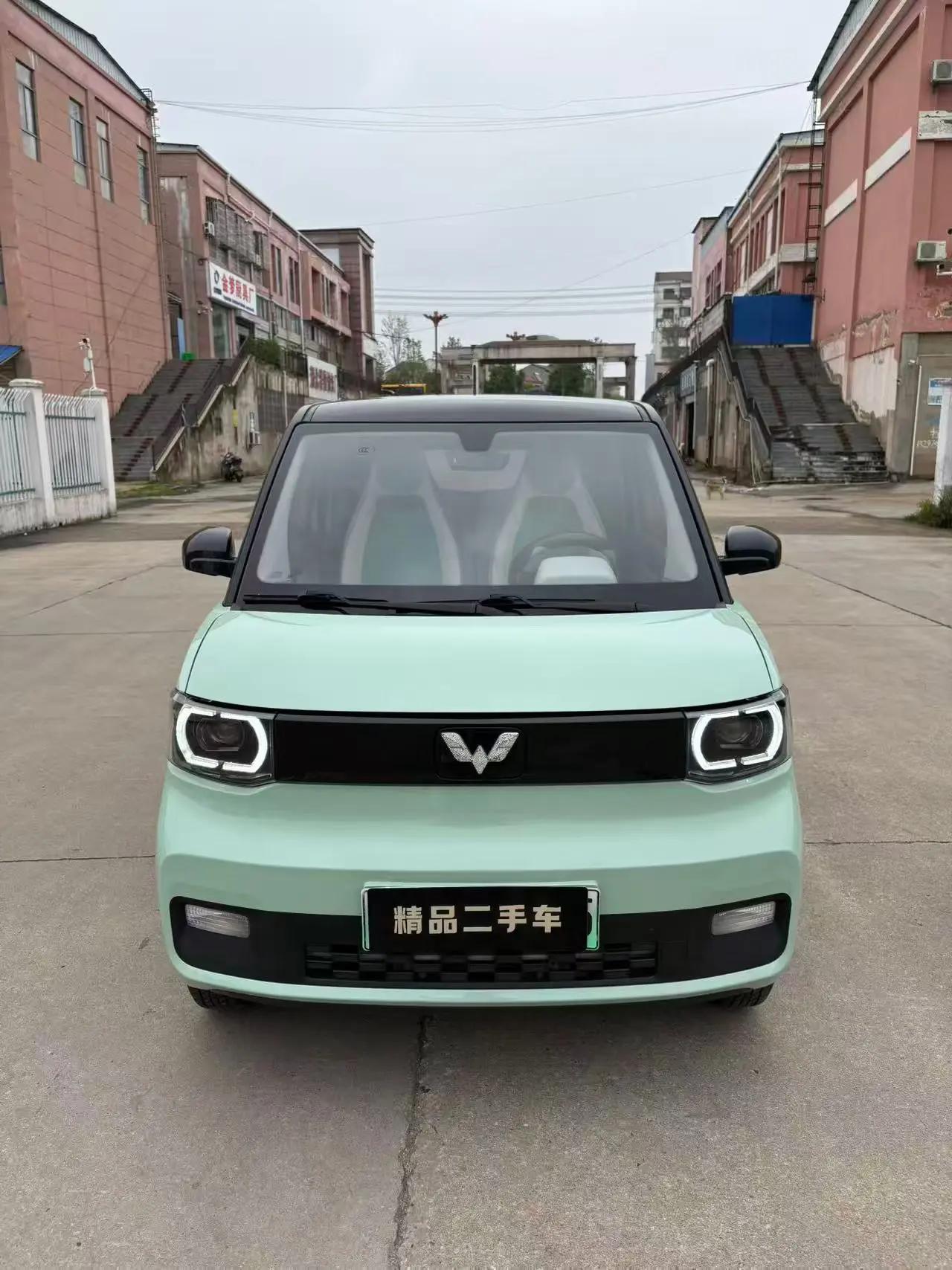 在城市短途代步车市场，五菱宏光MINIEV凭借亲民的价格、灵活的车身，成为无数人