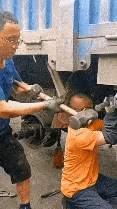 这工作必须胆量大[大笑][大笑][大笑]