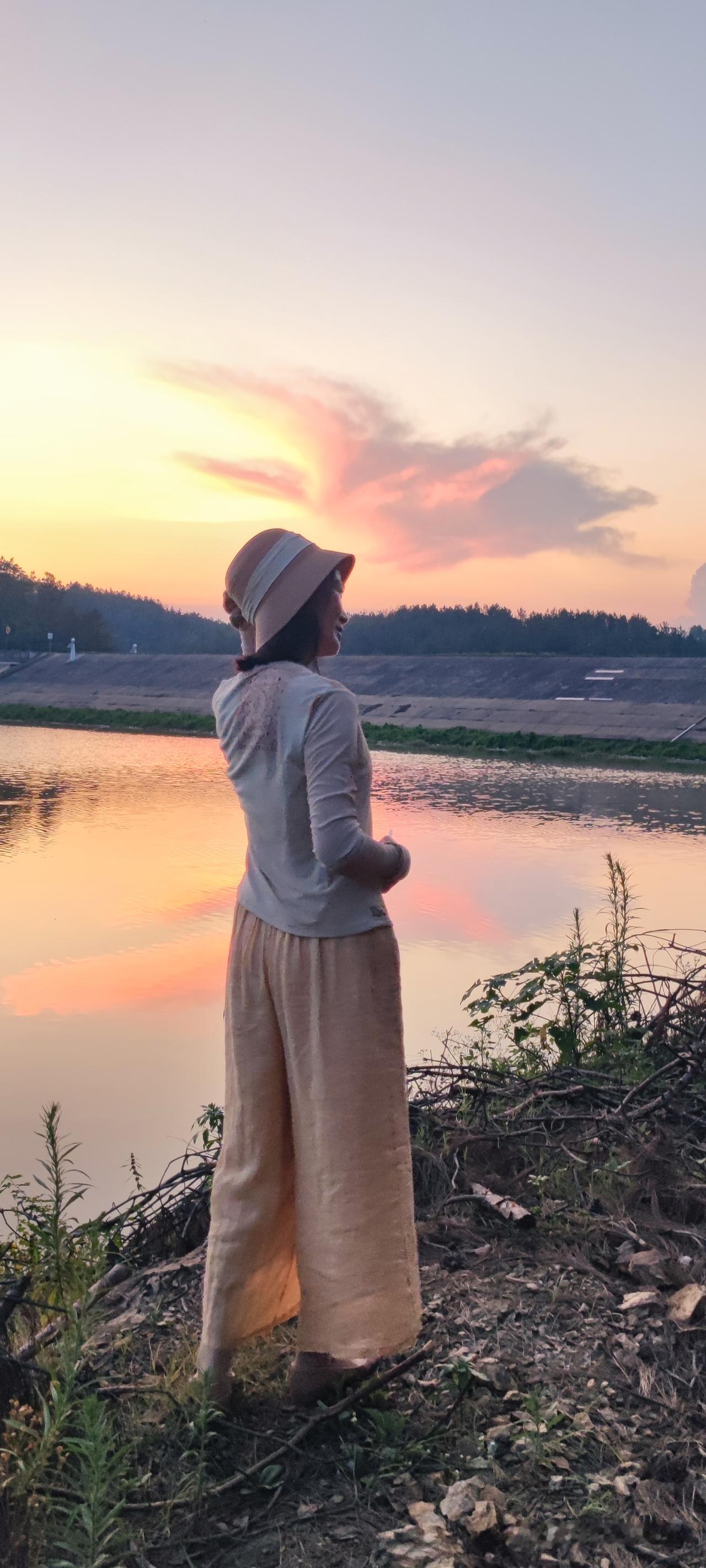 心真才贵，心诚才高，人若坦荡，总有善缘。长长短短的是路，真真假假的是心。学会换位