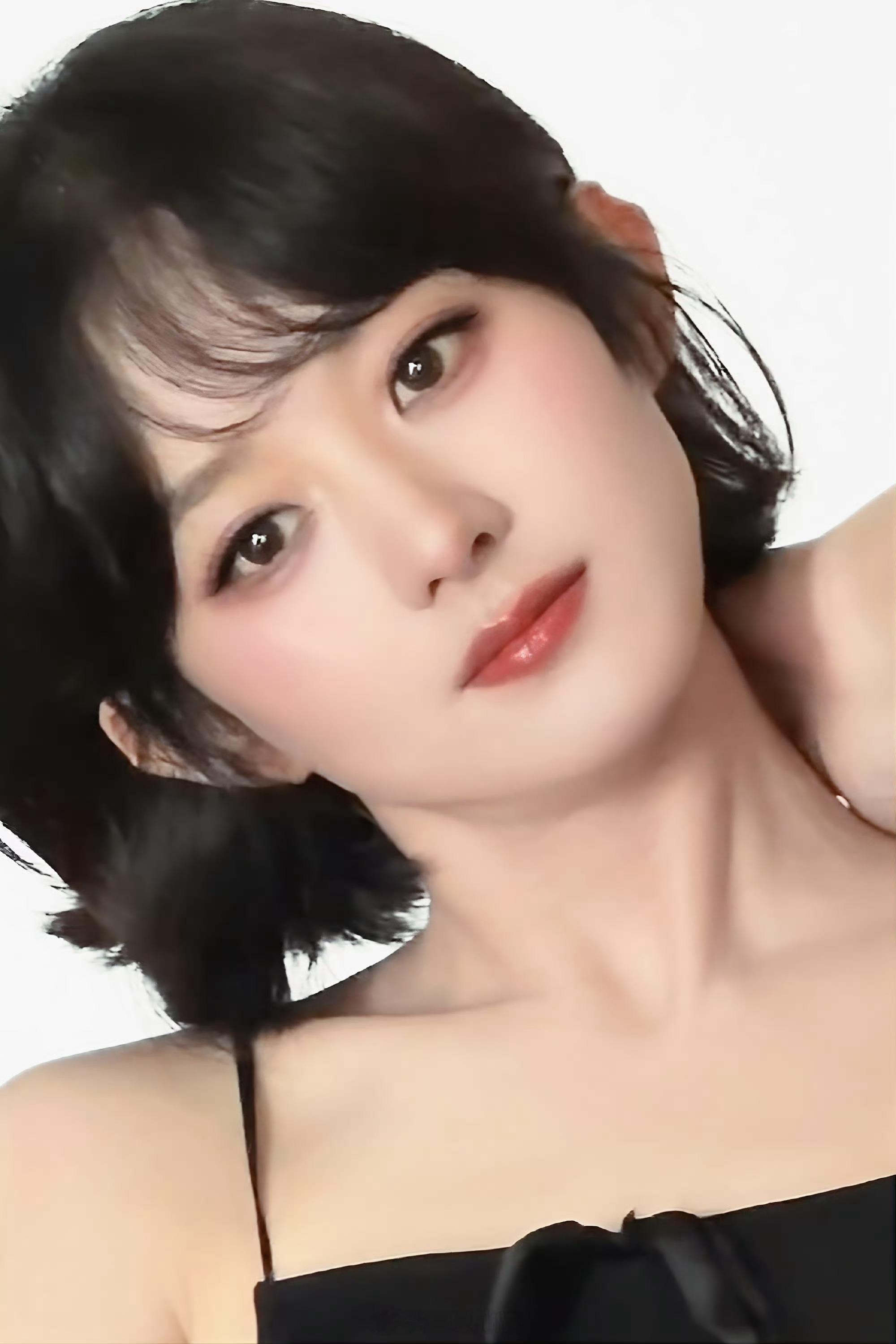 天然大美女无惧怼脸，红润肉嘟嘟的好美赵丽颖的眼睛特别清澈，亮晶晶的超级干净赵丽颖