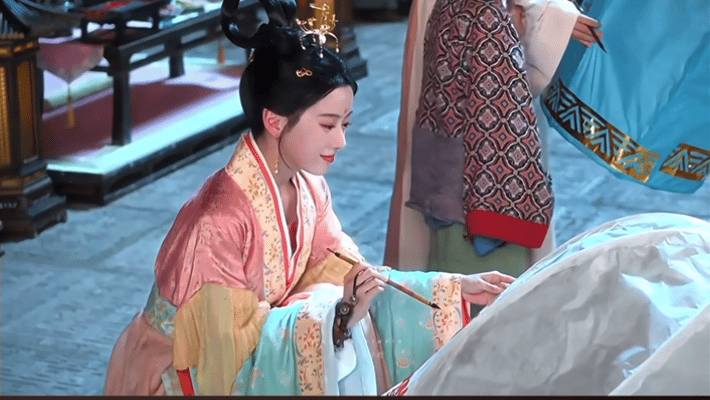 居然都是营销稿里的仪态演技都好差 